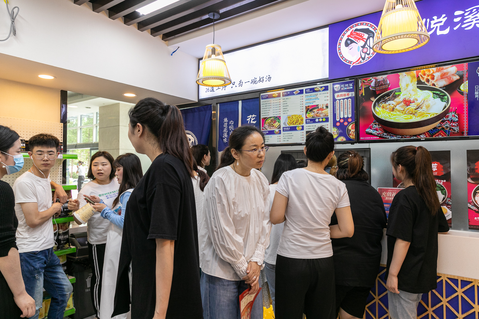 花悅溪米線店，利用“免費米線”，顧客一波接一波進店