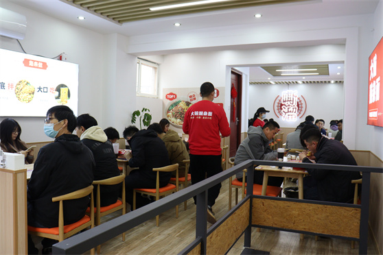 傳統美食煥新顏：大碗豌雜面的加盟之路